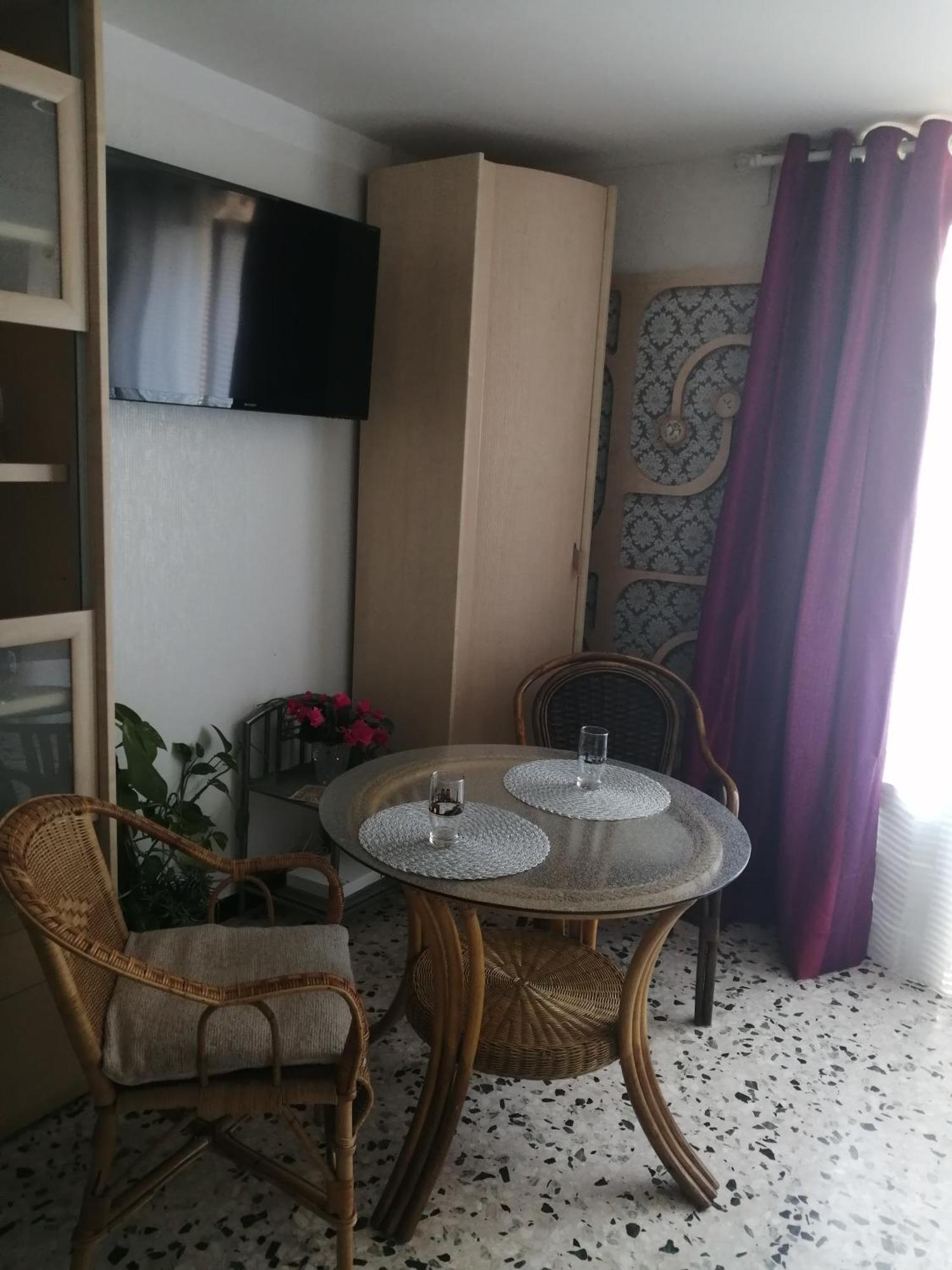 Magnifique Studio Non Fumeur Pres De La Gare Béziers Pokoj fotografie
